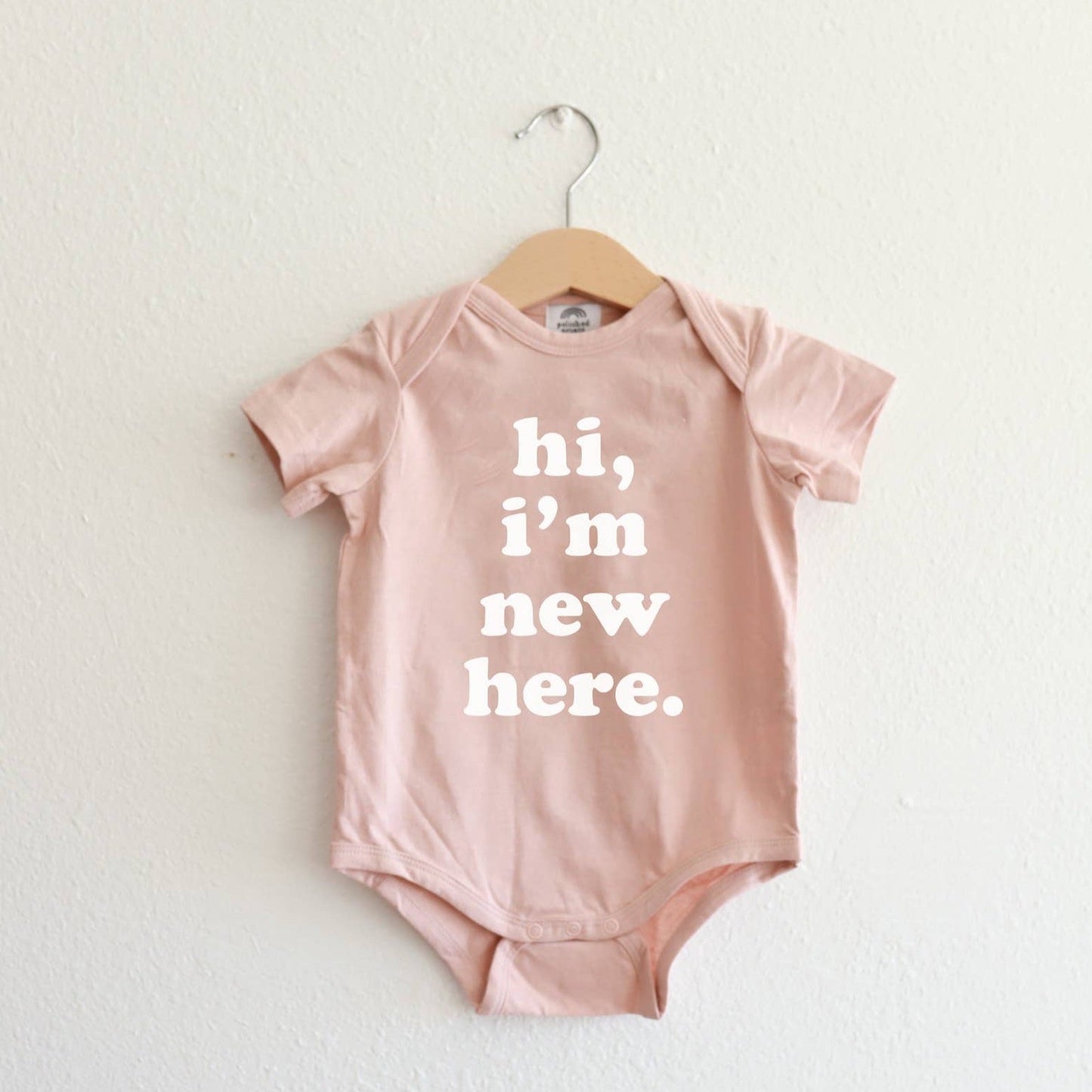 Hi, I'm New Here Infant Bodysuit - Soft pink - Bossy Beans
