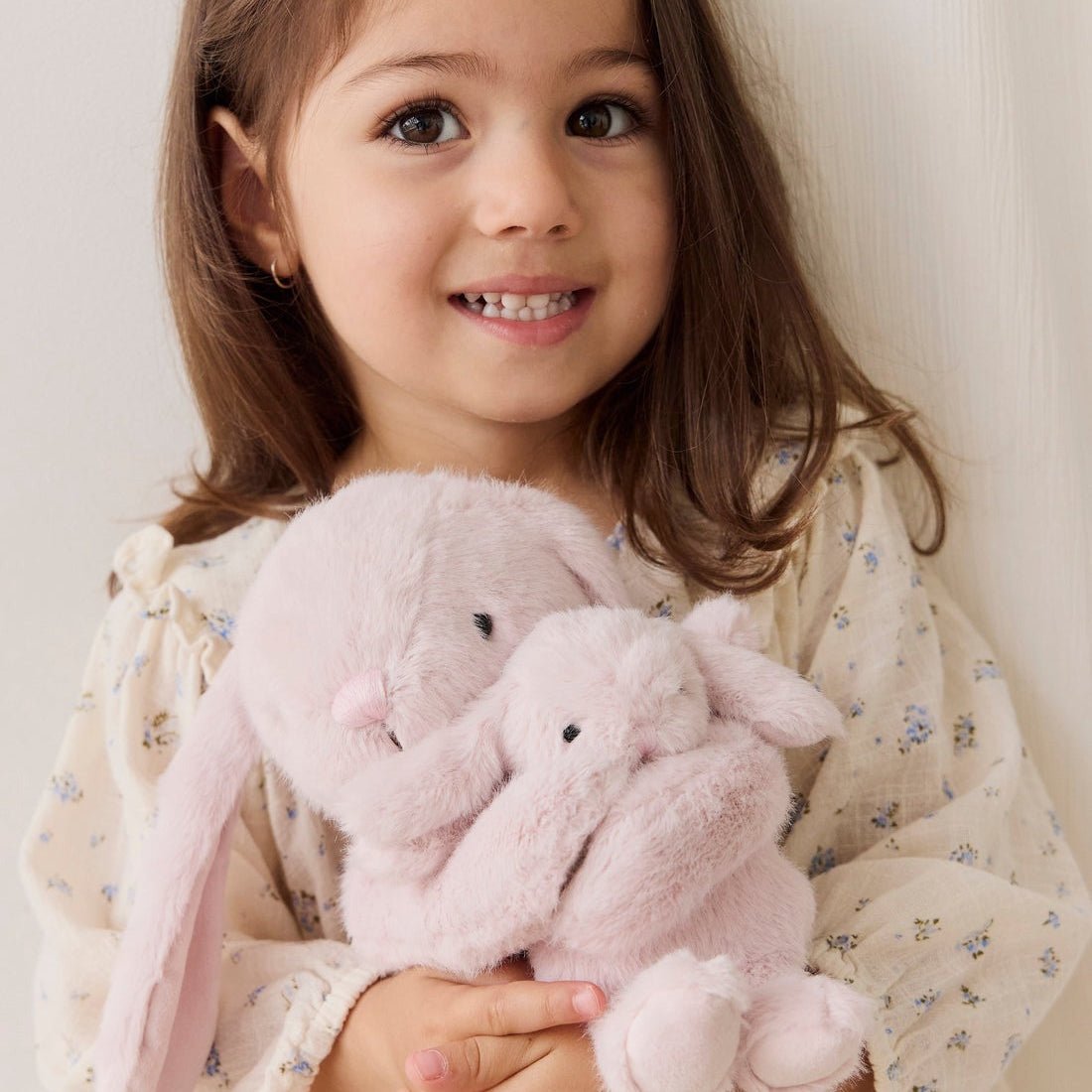 Snuggle Bunnies - Frankie the Hugging Bunny - Blossom - Bossy Beans