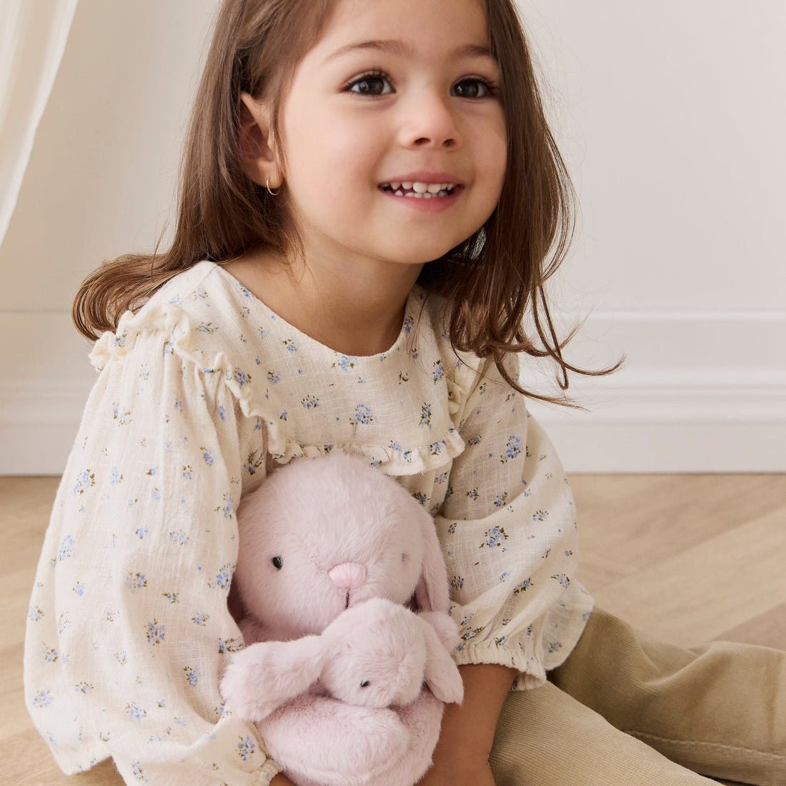 Snuggle Bunnies - Frankie the Hugging Bunny - Blossom - Bossy Beans