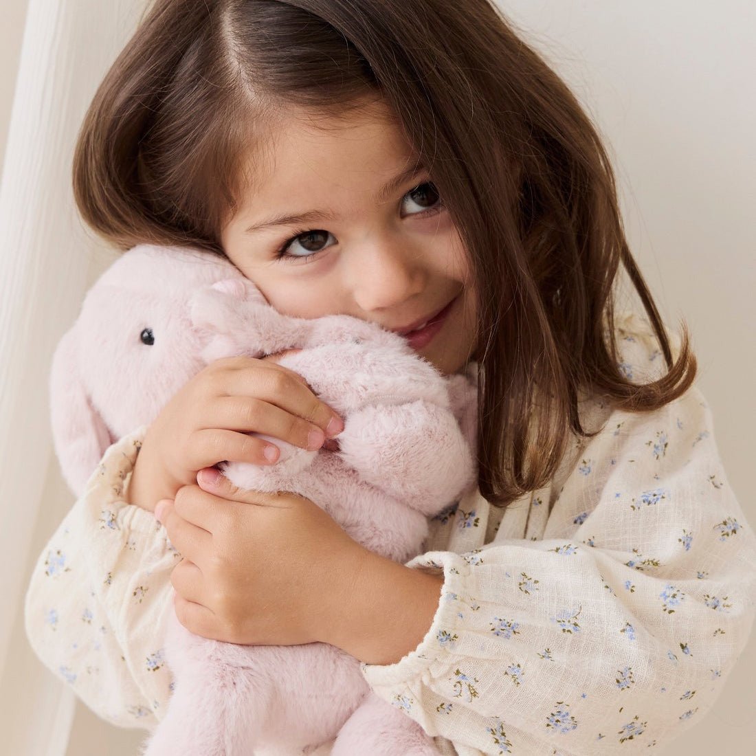 Snuggle Bunnies - Frankie the Hugging Bunny - Blossom - Bossy Beans