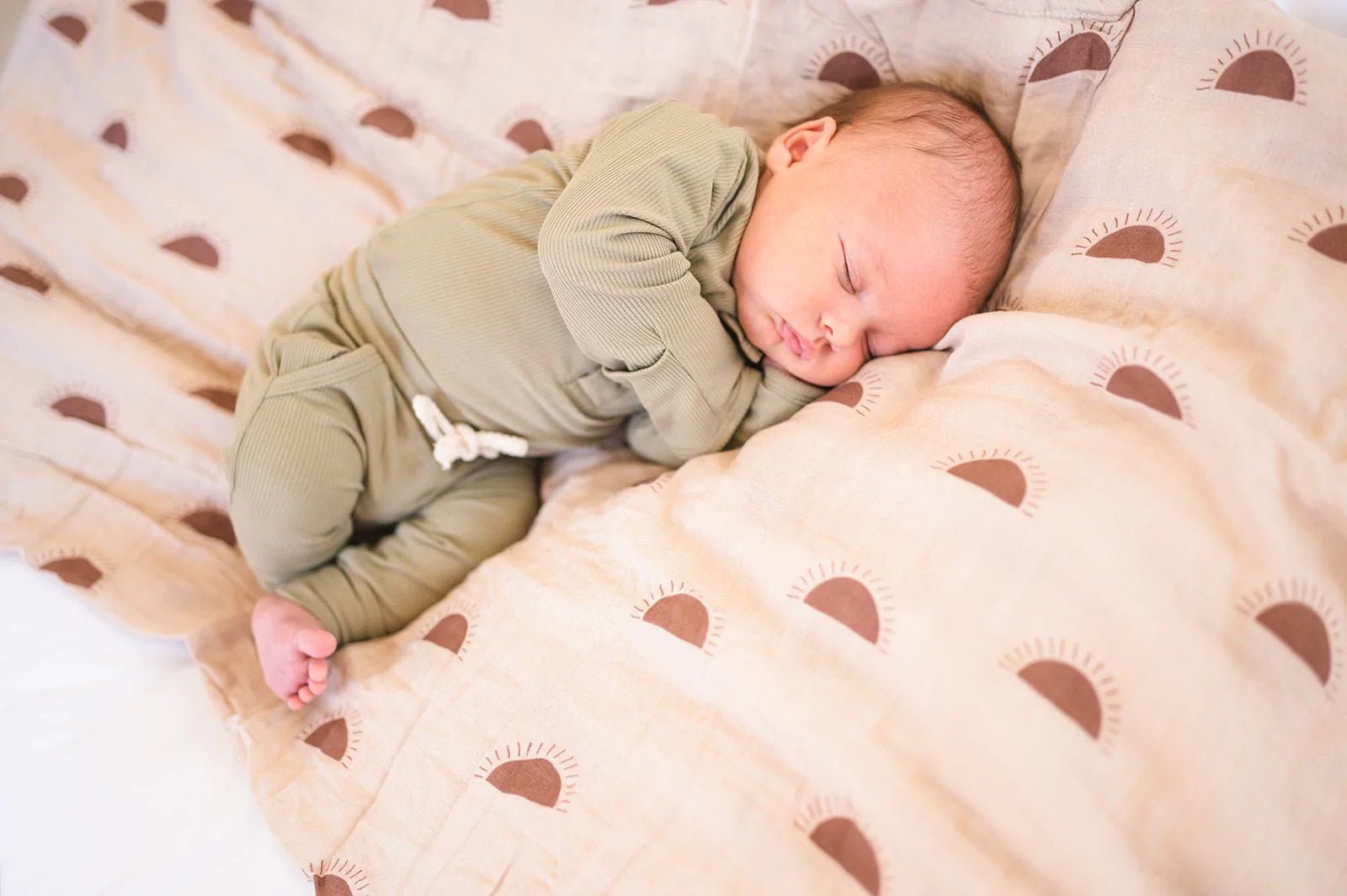 Natural Sunset Muslin Swaddle - Bossy Beans
